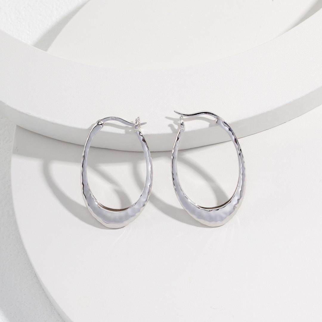 Extremely simple silver earrings