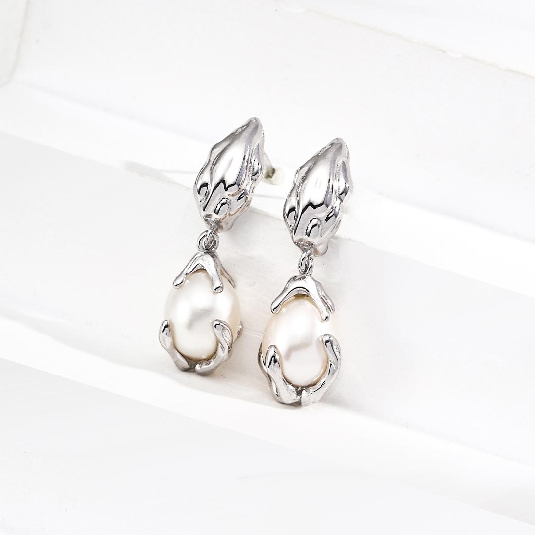 Natural pearl earrings